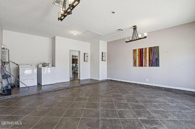 Building Photo - 13470 Everingham St