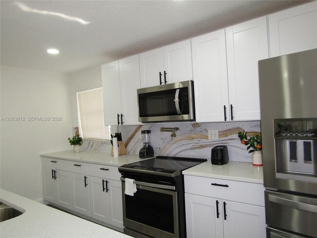 Building Photo - 2447 Messina Ave