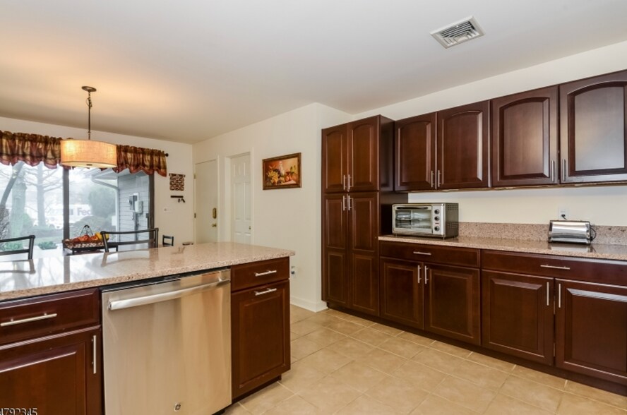 Building Photo - 94 Hagerman Ct