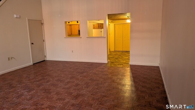 Building Photo - 839 Main St