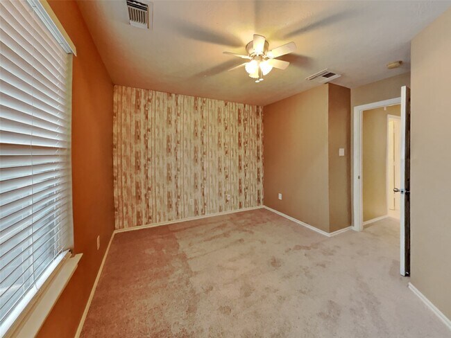 Building Photo - 6220 Stoney Creek Dr