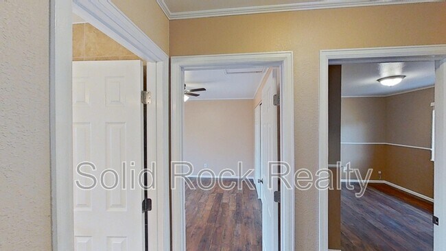 Building Photo - 2615 Tomah Pl