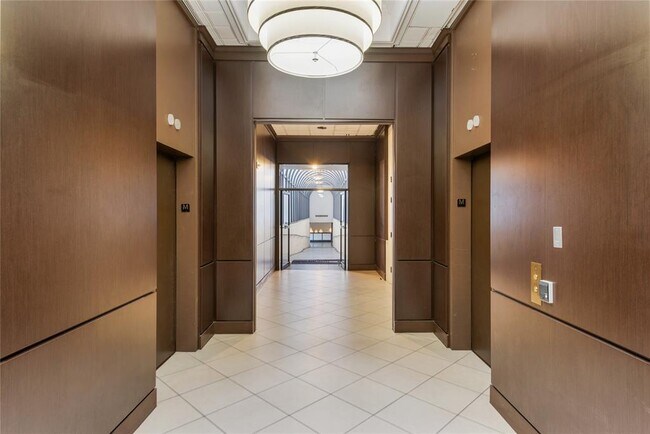 Building Photo - 507 Sabine St