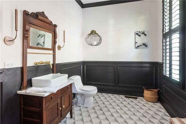 Building Photo - 383 Park Ave SE