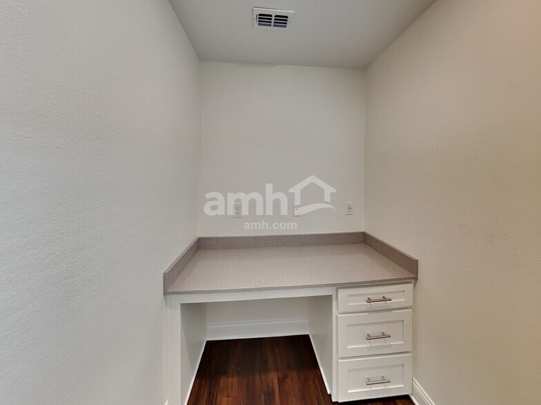 Building Photo - 6115 Little Blf Cir