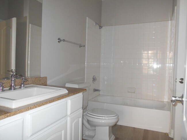 Building Photo - Spacious 2 Bedroom Condo Ready To Move-In!