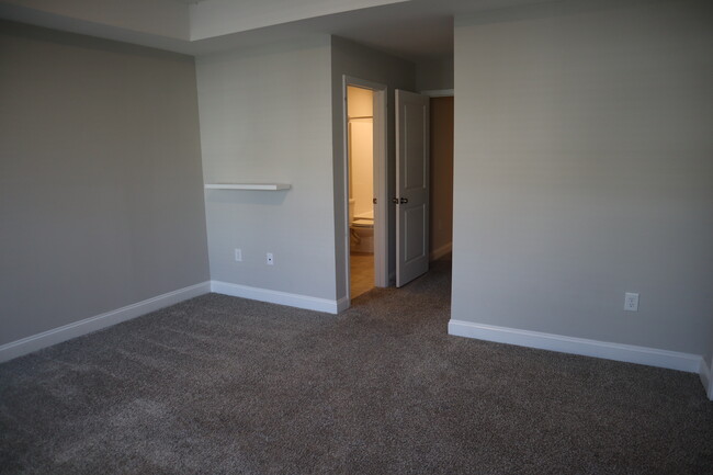 Building Photo - 1006 Gateway Commons Cir