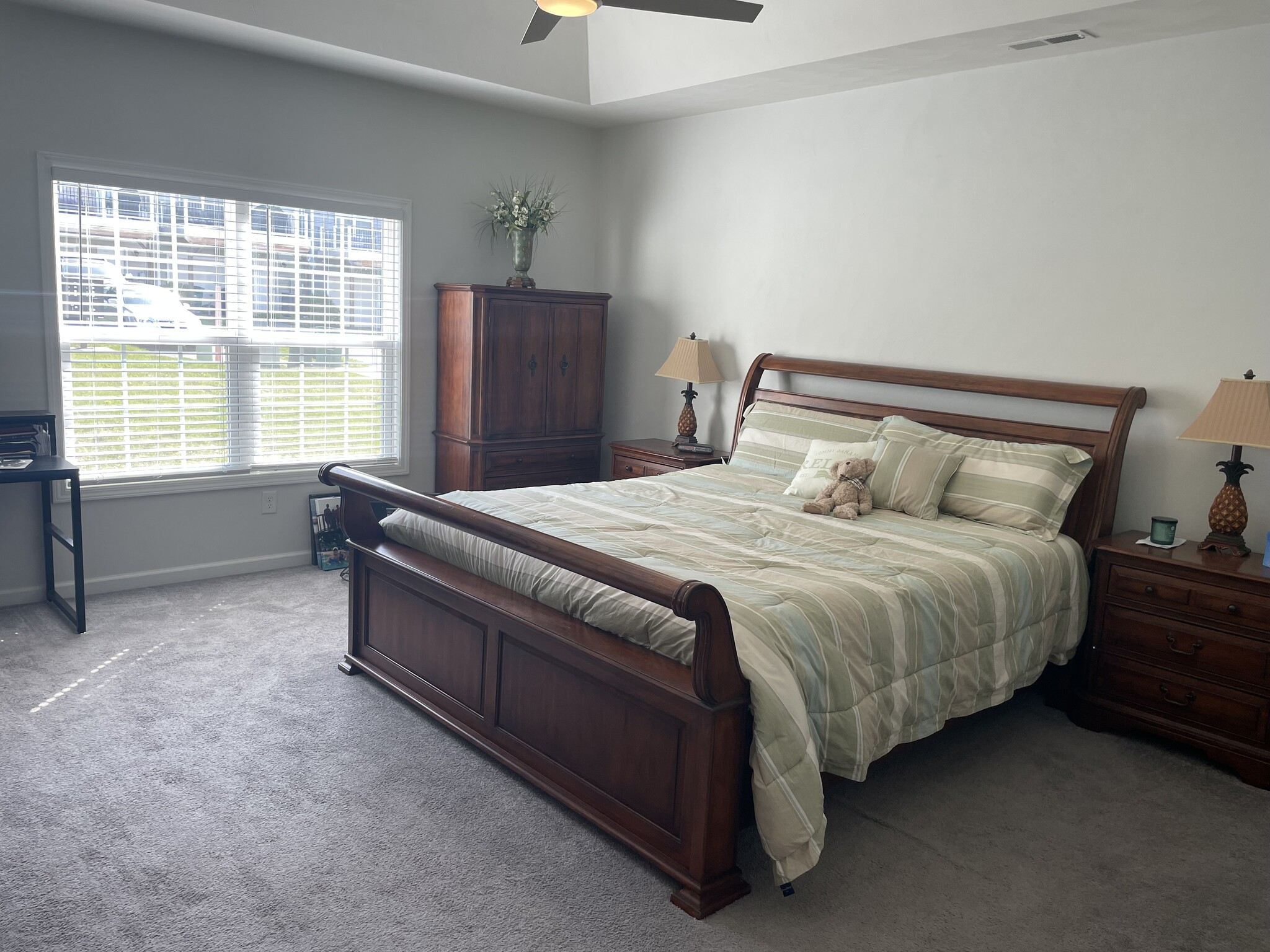 Master bedroom (1st floor) - 130 Roudabush Dr NW