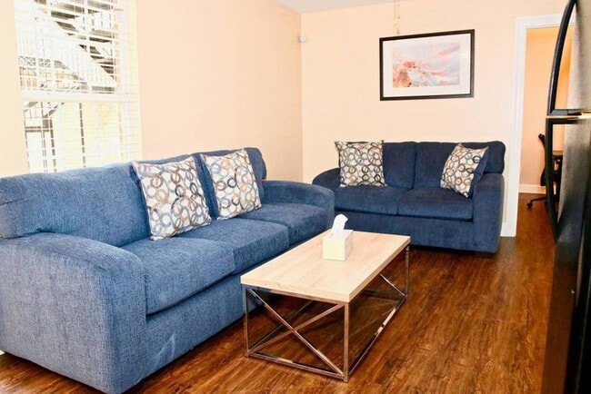 Building Photo - 3000 Lasalle St