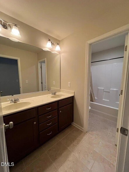 Building Photo - 267 Crestmont Ridge Dr