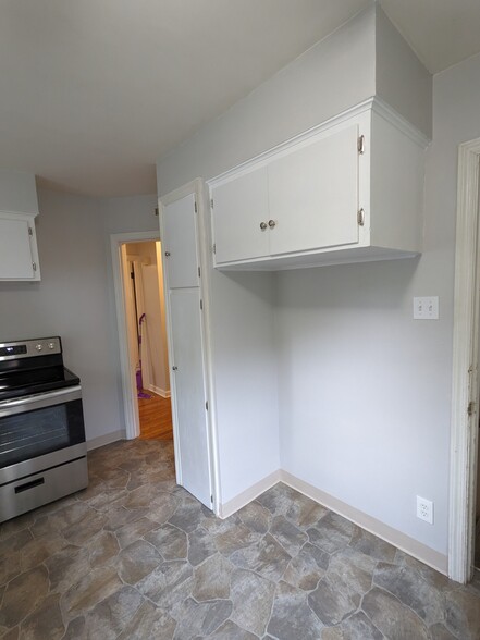 Building Photo - 1422 Shroyer Rd