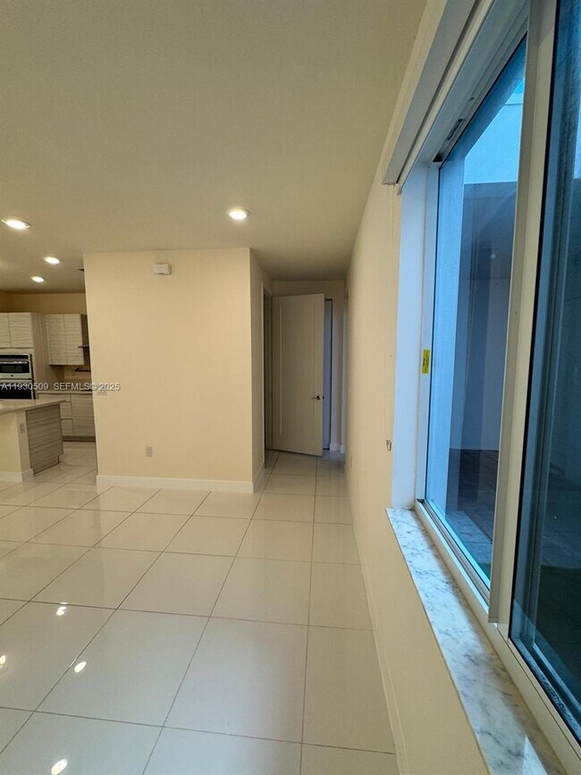 Building Photo - 10445 NW 66th St