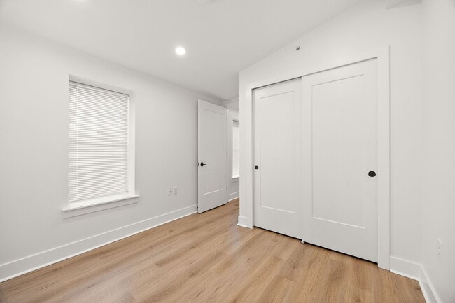 Building Photo - Tatnall West 8720 Landlord