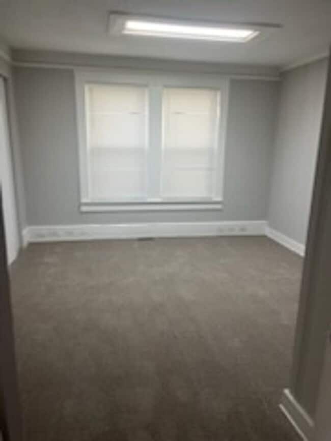 Building Photo - 2 bed 1 bath single family home newly remolded