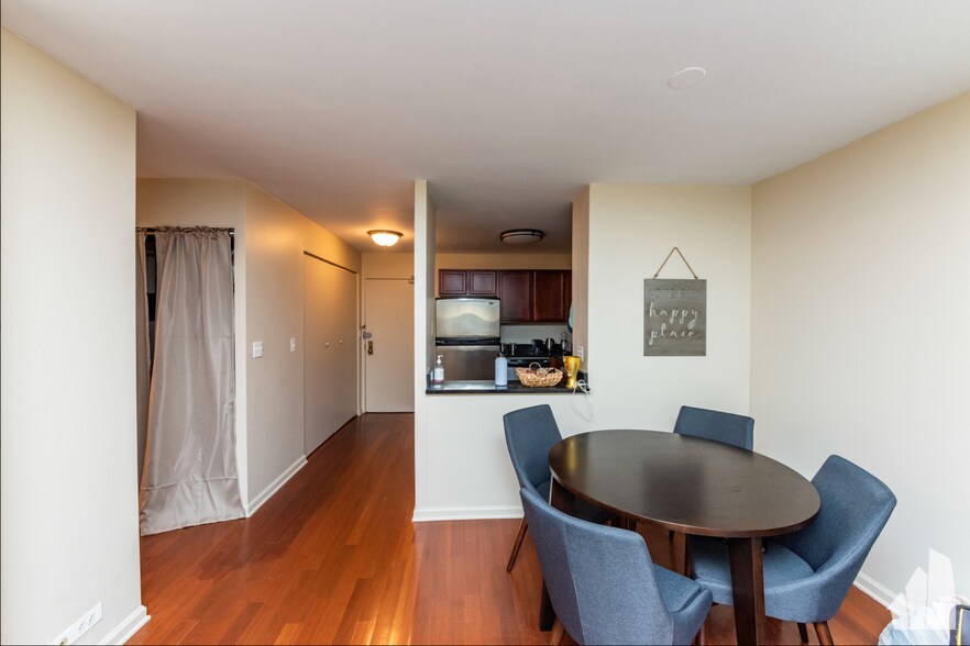 Building Photo - 222 E Pearson St