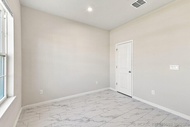 Building Photo - 10597 SW Vasari Way