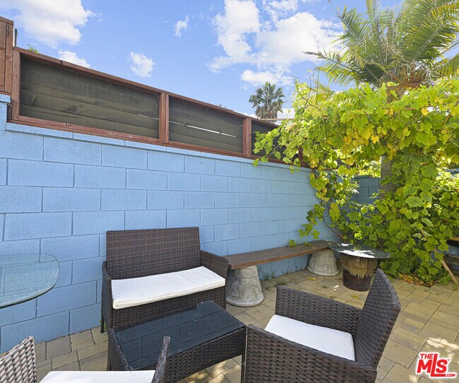 Building Photo - 1119 S Crescent Heights Blvd