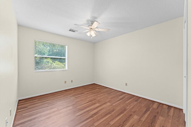 Building Photo - 4 Blue Fox Ct