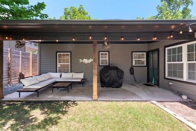 Building Photo - 3307 Garden Villa Ln