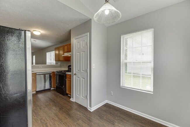 Building Photo - 2195 Oakland Spring Dr