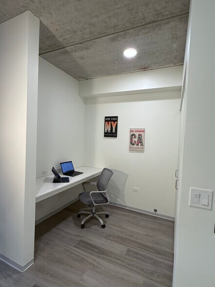 Building Photo - 334 W Schiller St