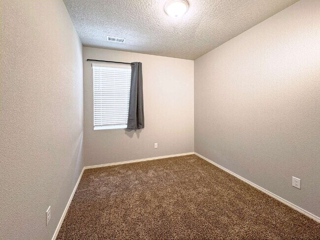 Building Photo - Stunning Cleveland Heights 3 Bedroom Home!
