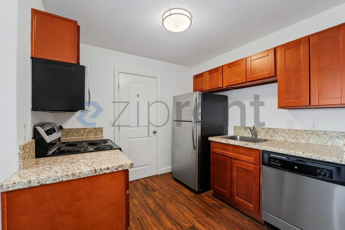 Building Photo - Unit B206