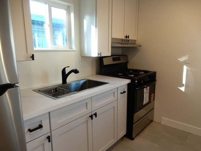 Building Photo - REDUCED!!!