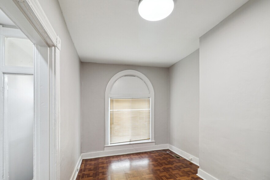 Building Photo - 2128 Hollins St