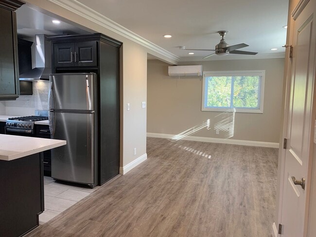 Building Photo - Fully Updated Spacious Studio Above Garages in Pasadena!