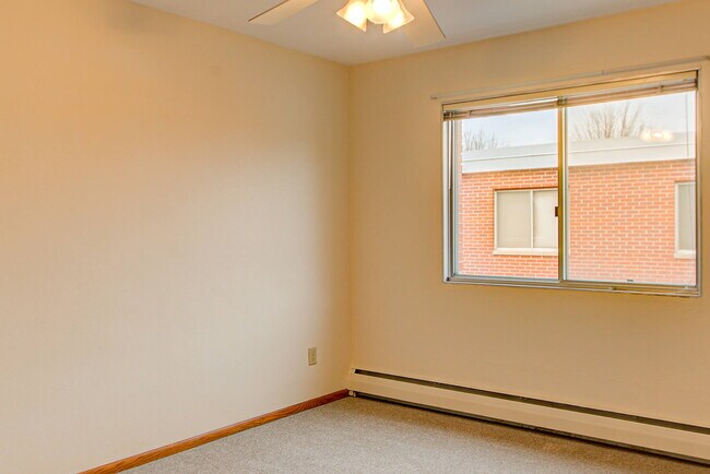 Building Photo - 1890 Lexington Ave N