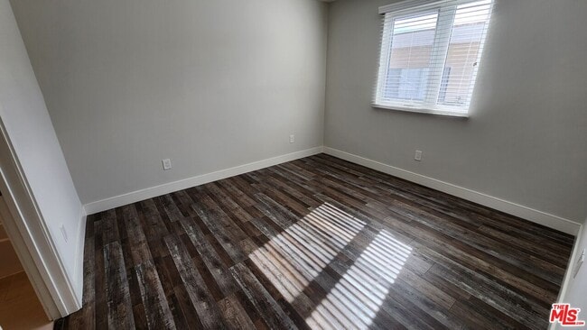 Building Photo - 1255 N Kingsley Dr