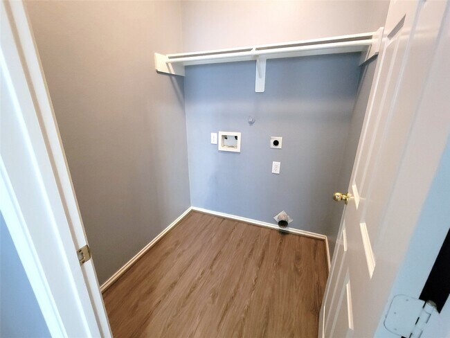 Building Photo - 7307 Fall Springs Ln