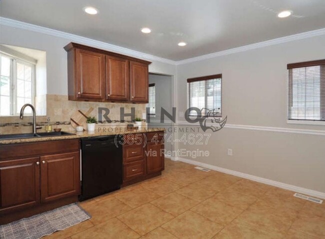 Building Photo - 174 Claybourne Ave S