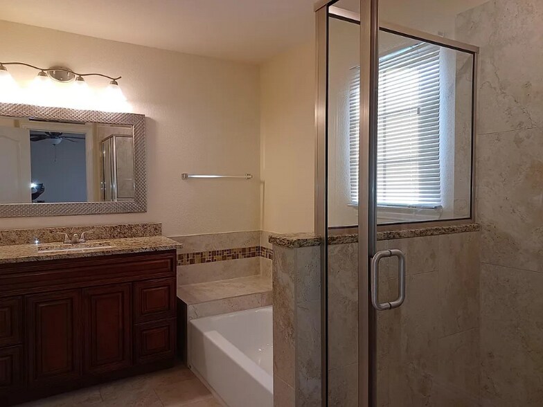 Building Photo - 326 Austin Ave