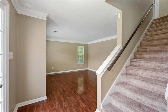 Building Photo - 800 Revena Dr