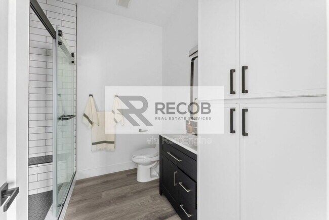 Building Photo - 2722 Nye St