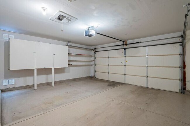 Building Photo - Warm Desert Living in La Cholla Ridge – 3 ...