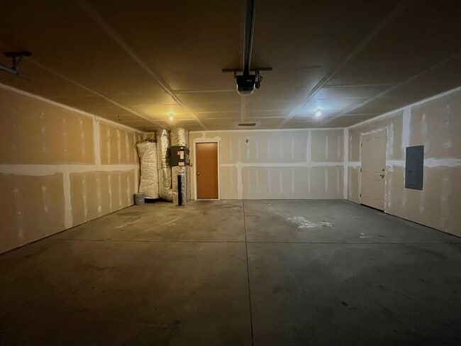 Building Photo - 310 E 28th Ave