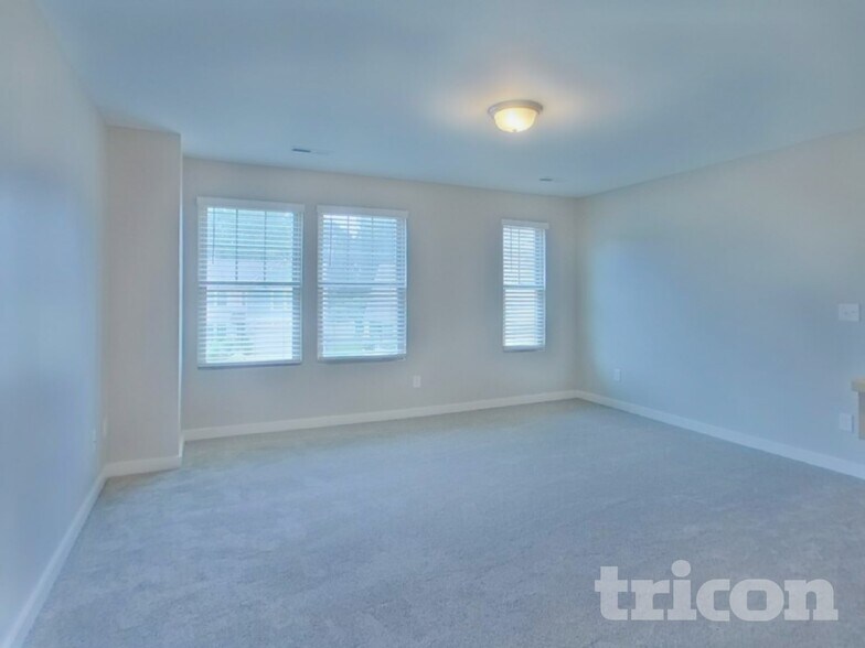 Building Photo - 710 Anglin Forest Way