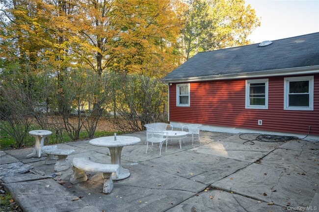 Building Photo - 551 S Pascack Rd