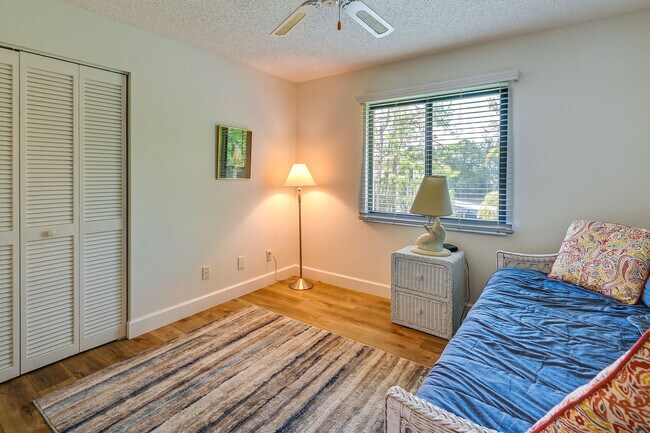 Building Photo - 5708 Deauville Cir