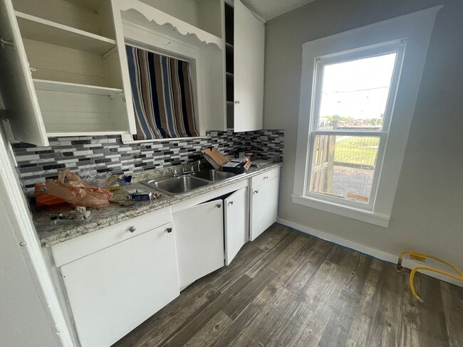 Building Photo - Beautiful Tulsa Home