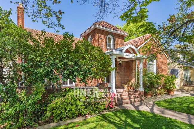 Building Photo - 842 42nd St