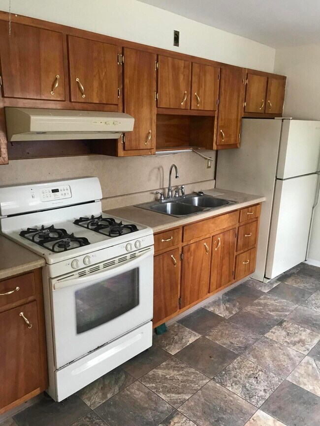 Building Photo - 7 Pearl Dr