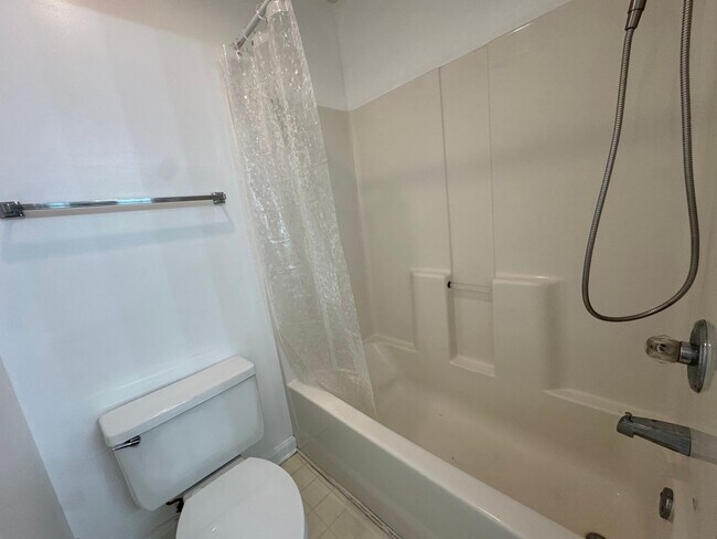 Building Photo - Myrtle Beach - 2 Bedroom / 2 Bathroom Furn...