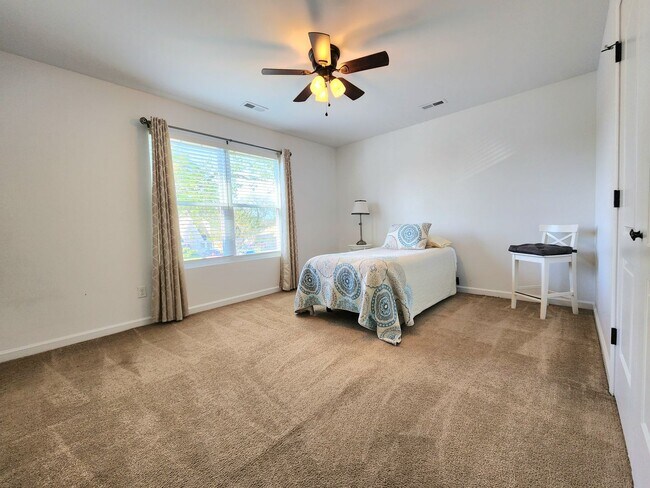 Building Photo - 4 Bedroom Single Family Home near Naval Station Norfolk