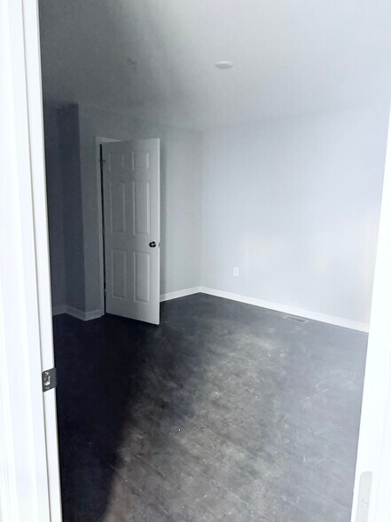 Living room - 616 E Church St