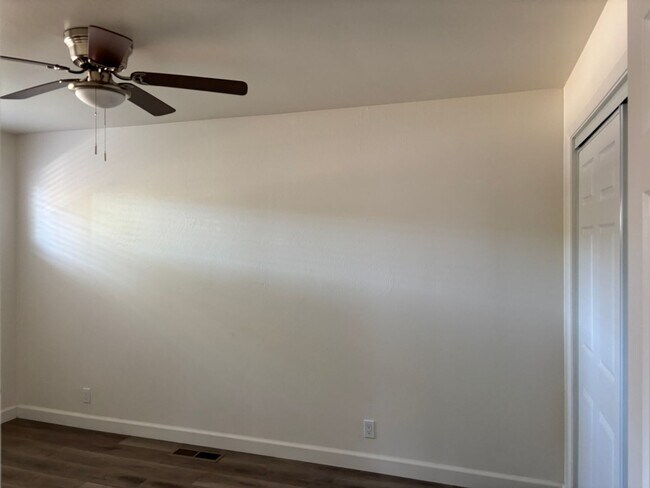 Building Photo - 840