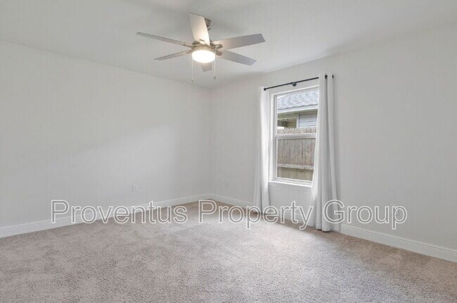 Building Photo - 2419 Privet Berry Dr